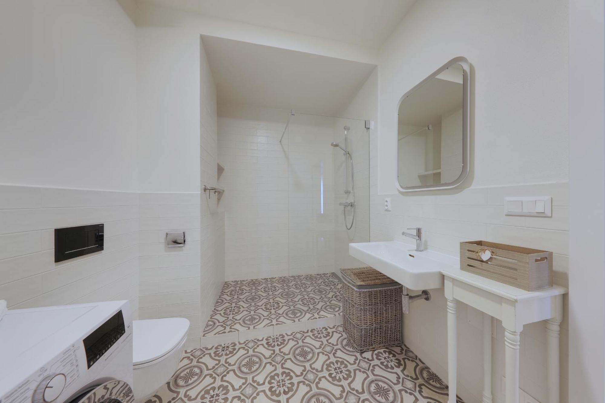 Shone Apartment Old Town 2 Bedroom ブラチスラヴァ エクステリア 写真