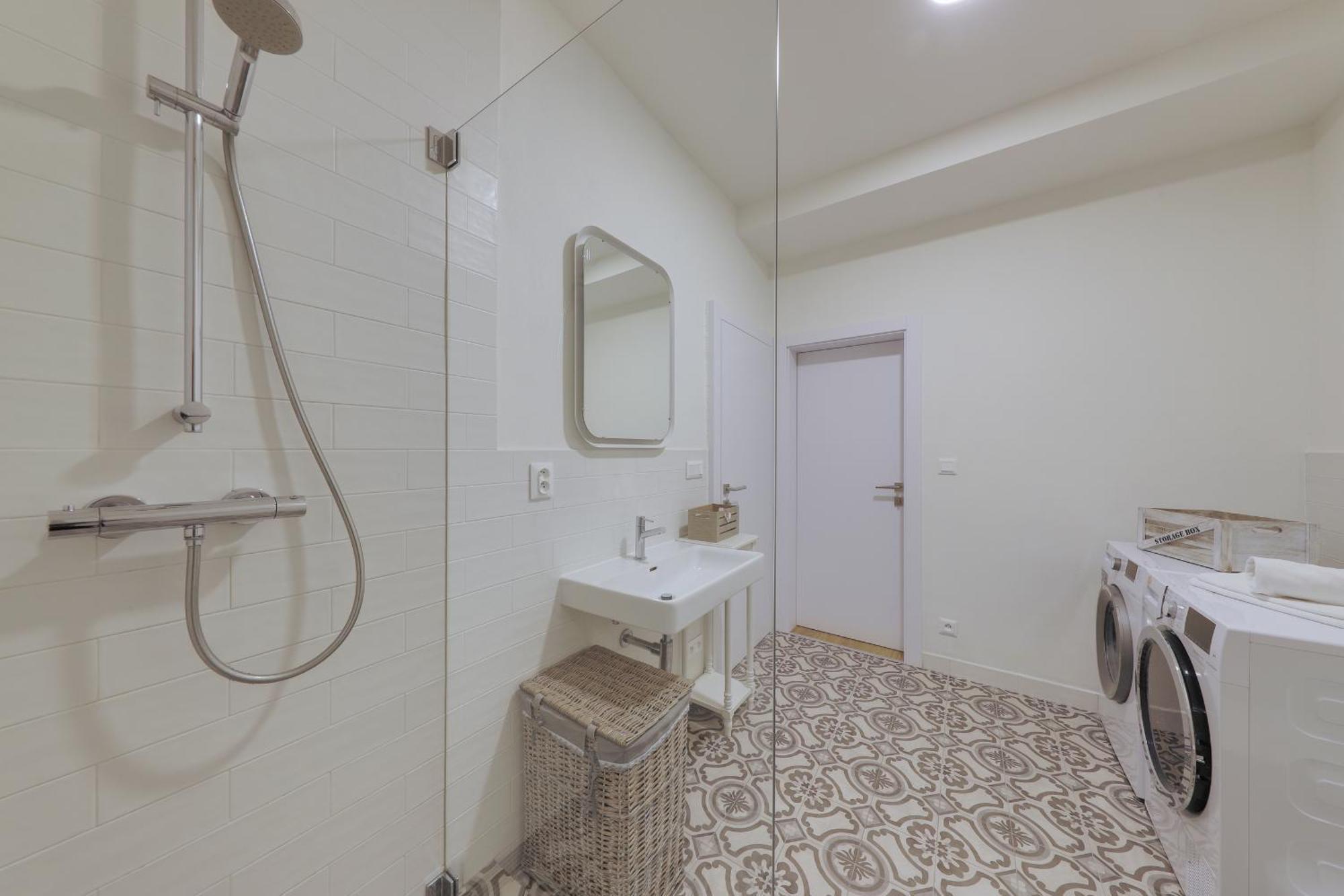 Shone Apartment Old Town 2 Bedroom ブラチスラヴァ エクステリア 写真