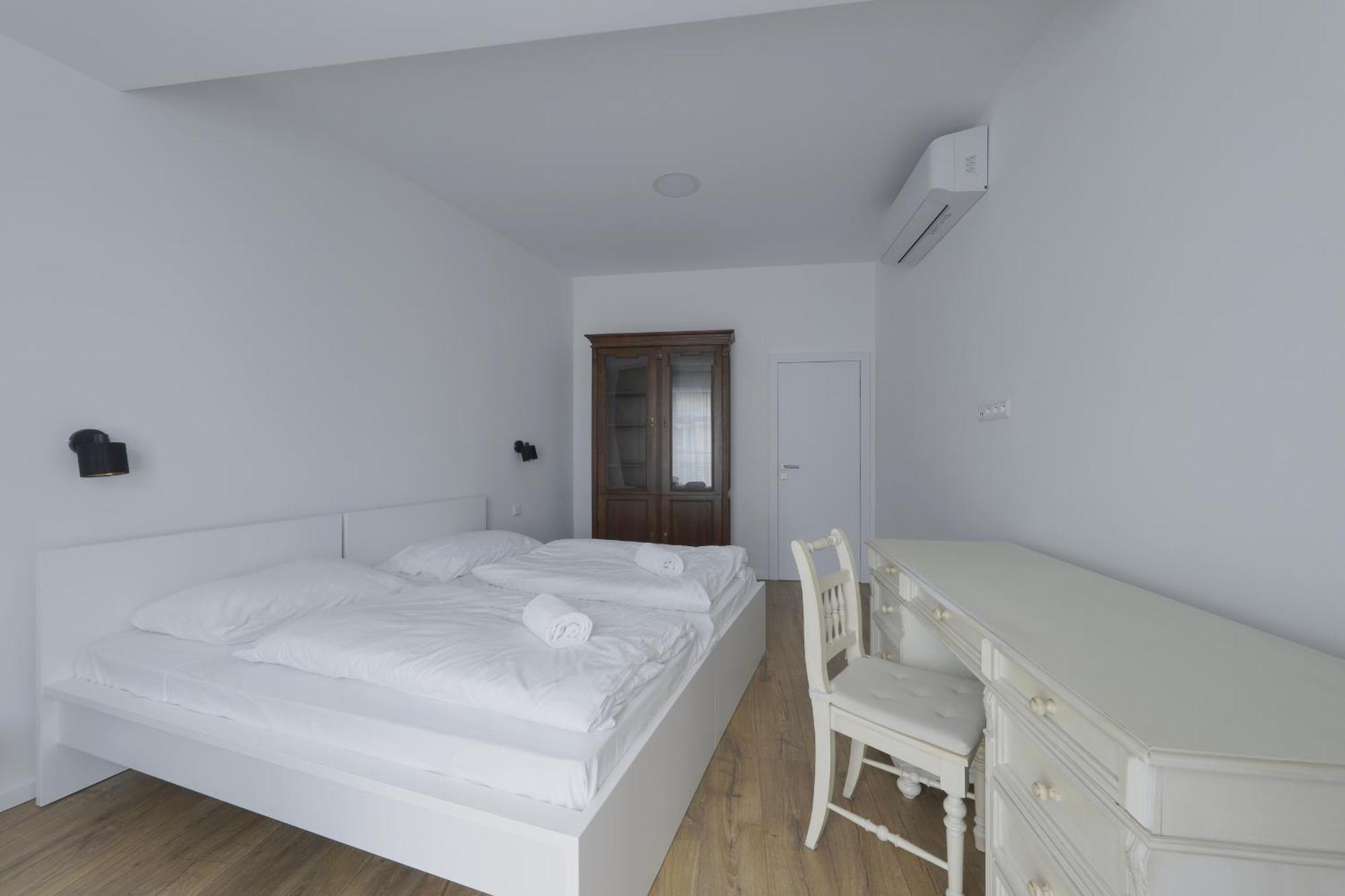 Shone Apartment Old Town 2 Bedroom ブラチスラヴァ エクステリア 写真