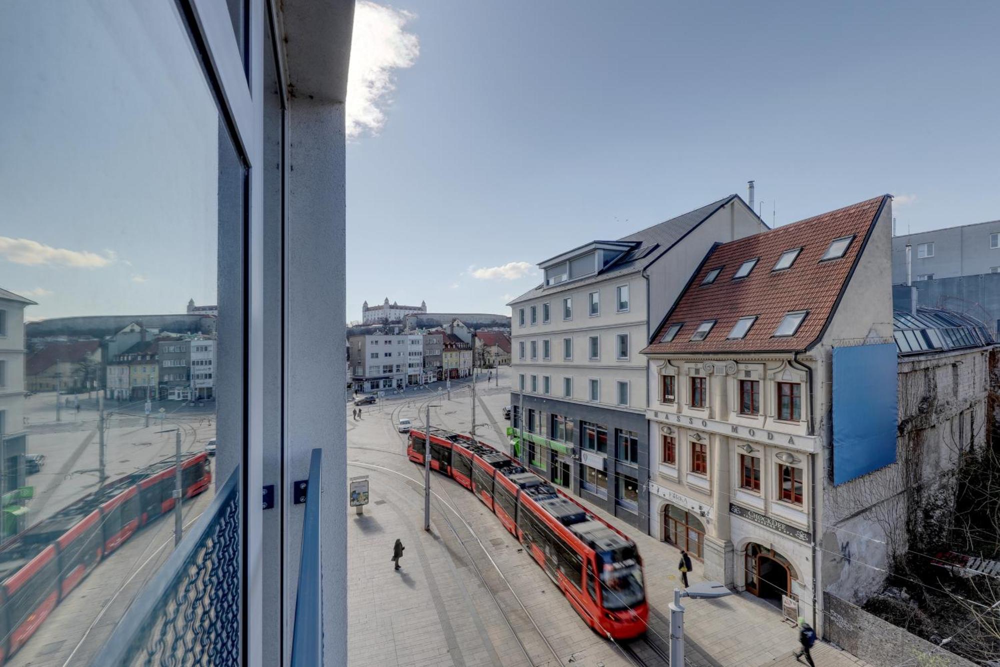 Shone Apartment Old Town 2 Bedroom ブラチスラヴァ エクステリア 写真